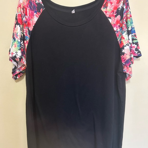 Floral sleeve XL tshirt - Picture 2 of 4